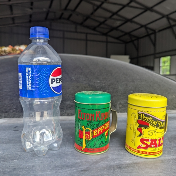 Vintage Print Tin Pepper and Salt Shakers - Picture 3 of 3